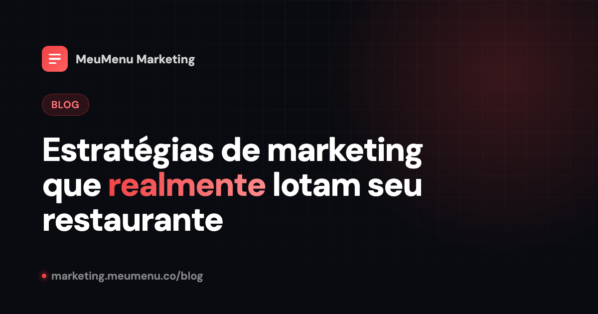 Dono de restaurante usando celular para fazer marketing nas redes sociais